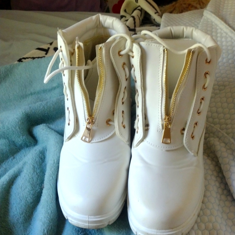 Shoes/ boots